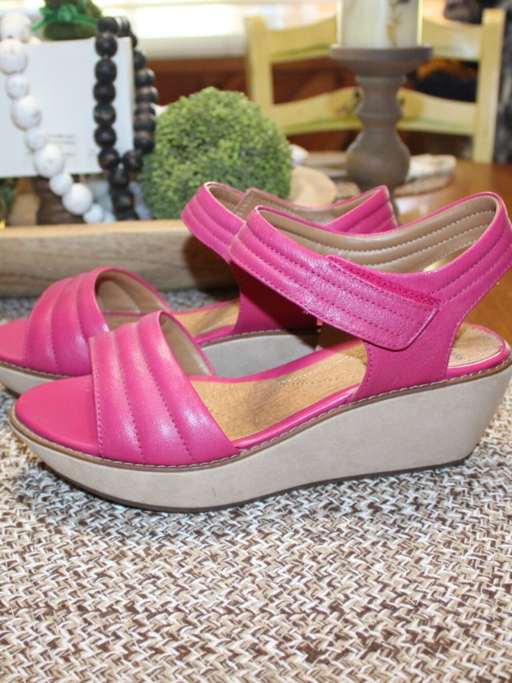 NWT Clark Hazelle Alba Quilted strap wedge sandals 9 1/2 WIDE FABULOUS!! - Picture 6 of 13